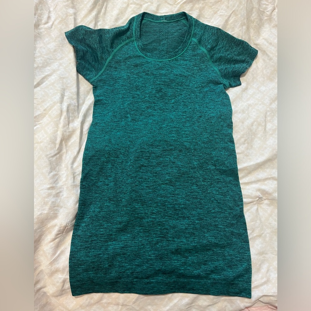Lululemon swiftly tech tee shirt size 4